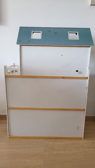 Casa de muñecas de madera