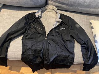 Chaqueta tela tipo chubasquero