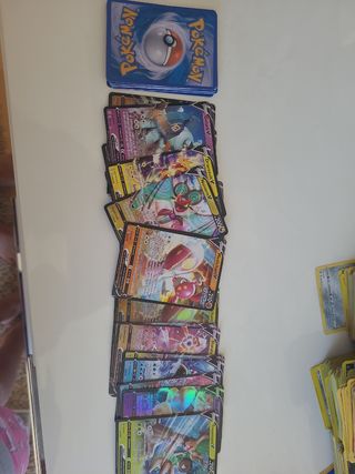 Cromos pokemon V
