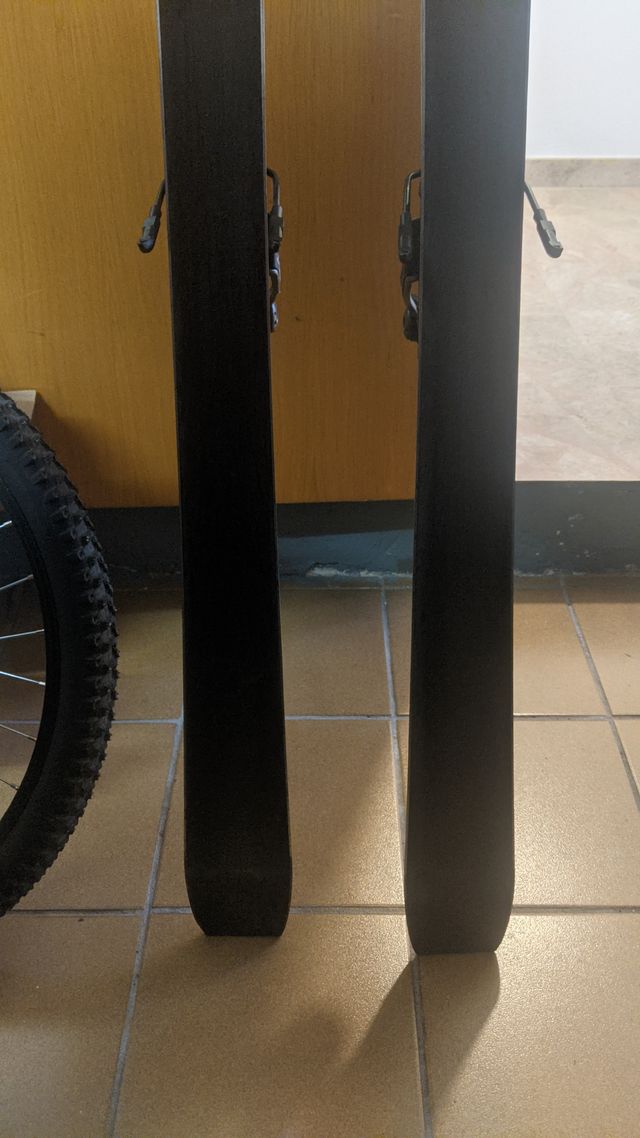 Esquís DYNASTAR 162 + Fijaciones LOOK