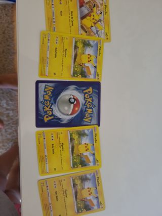 Cromos pokemon pikachu
