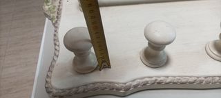 Perchero de madera con toallero