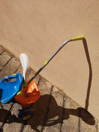 Triciclo niño a pedales