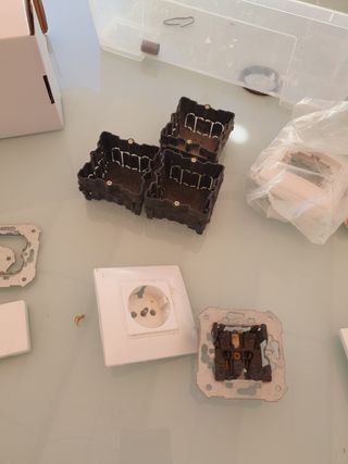 Lote enchufes y embellecedores