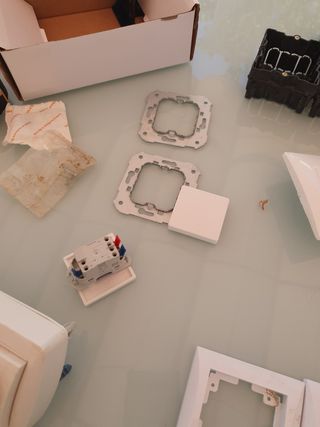 Lote enchufes y embellecedores