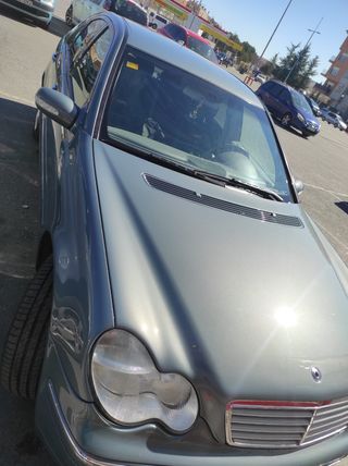 Mercedes-Benz Clase C 2004