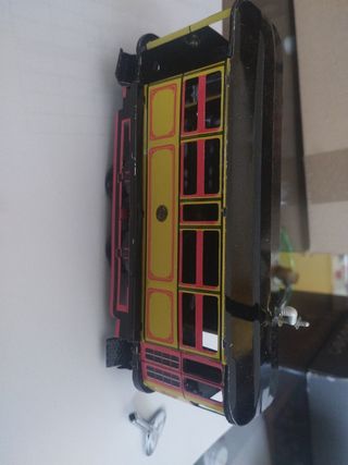 Tren de hojalata paya. juguete