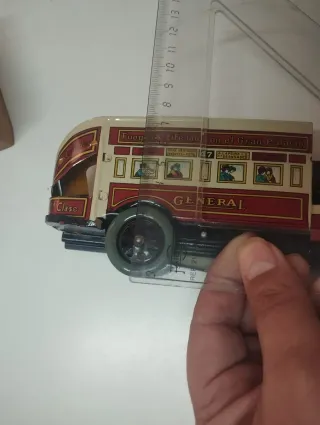 Tren de hojalata paya. juguete