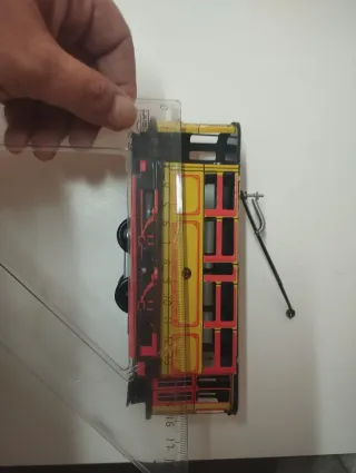 Tren de hojalata paya. juguete