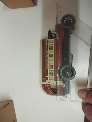 Tren de hojalata paya. juguete