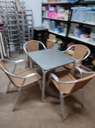 VENTA 4 SILLAS ALUMINIO Y MESA SLUMINIO