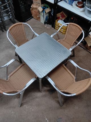 VENTA 4 SILLAS ALUMINIO Y MESA SLUMINIO