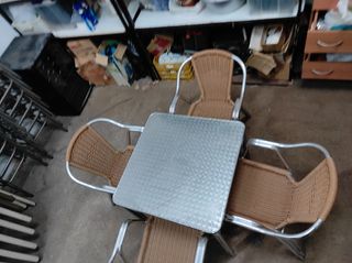 VENTA 4 SILLAS ALUMINIO Y MESA SLUMINIO