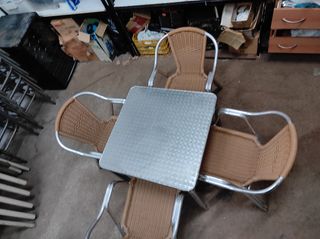 VENTA 4 SILLAS ALUMINIO Y MESA SLUMINIO