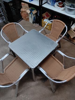VENTA 4 SILLAS ALUMINIO Y MESA SLUMINIO