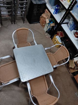 VENTA 4 SILLAS ALUMINIO Y MESA SLUMINIO