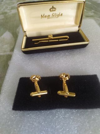Pisacorbatas y gemelos de nudo