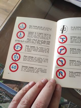 Libro autoescuela antiguo 1976