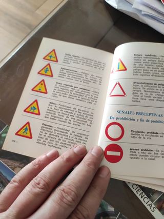 Libro autoescuela antiguo 1976
