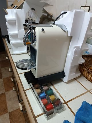 Cafetera Nespresso Delonghi