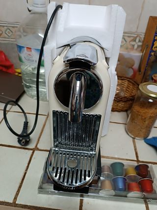 Cafetera Nespresso Delonghi