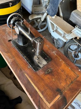 Maquina coser antigua