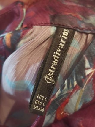 👚🌺 T/L Blusa burdeos estampada flores