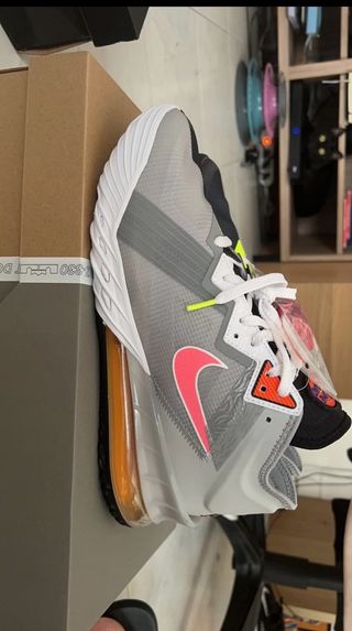 Lebron 18 low looney tones