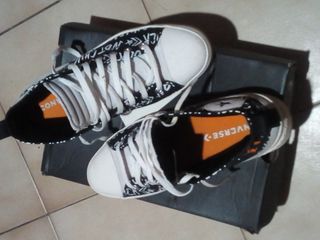 se vendw 2 pares de tenis