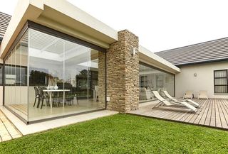 Tende in vetro scorrevoli e pieghevoli personalizzate