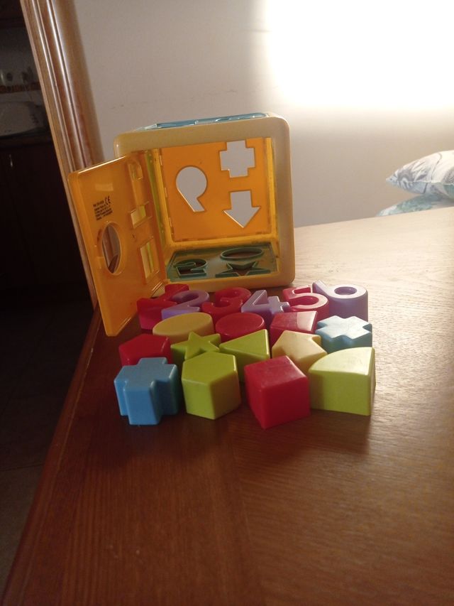 Juguete educativo: cubo formas y números