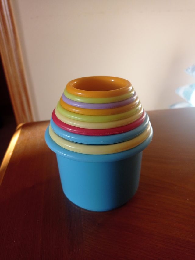 Juguete aprendizaje colores y volúmenes