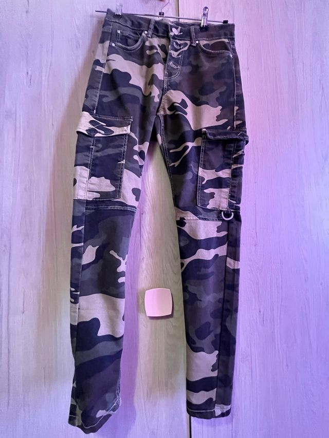 Pantalón vaquero de bershka militar