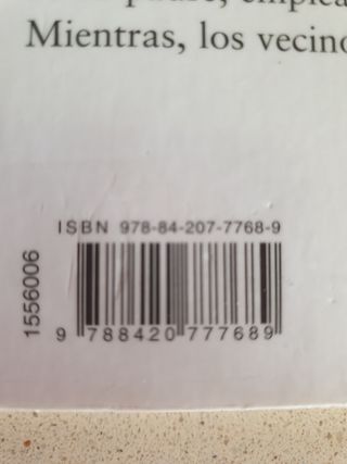 libros: La mirada oscura y Lazarillo de Tormes