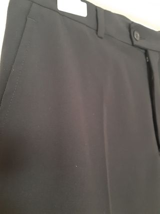 Pantalón de vestir negro. T. 42