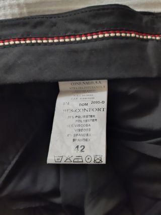 Pantalón de vestir negro. T. 42