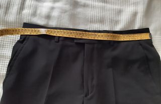 Pantalón de vestir negro. T. 42