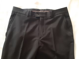 Pantalón de vestir negro. T. 42