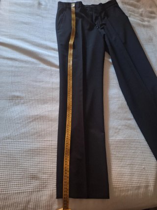 Pantalón de vestir negro. T. 42