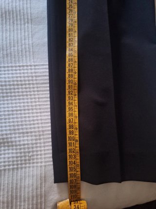Pantalón de vestir negro. T. 42