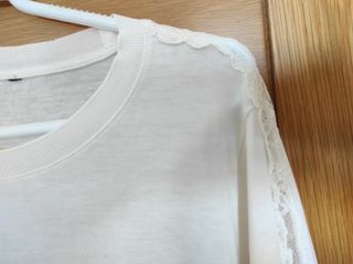 Camiseta manga larga y encaje