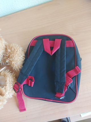 Peluche y mochila