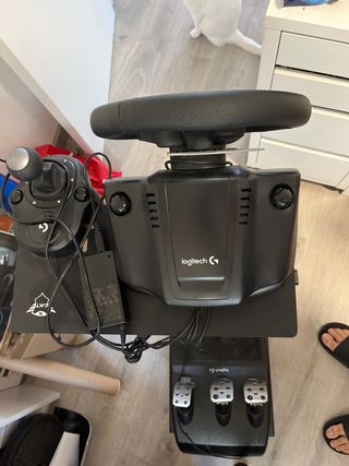 Logitech G29 + Adap. Trust GXT 1150