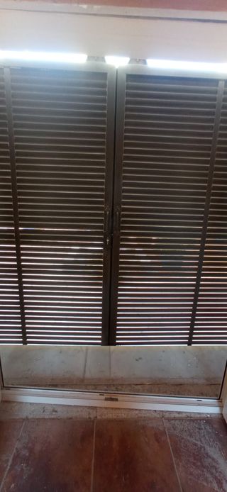 Cierros Metálicos CORREDERAS VENECIANAS