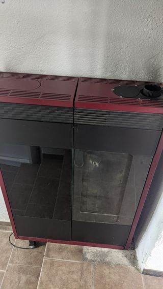 Stufa a pellet passadís canalizzabile KELLY.