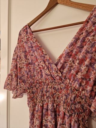 Vestido de flores rosa vaporoso