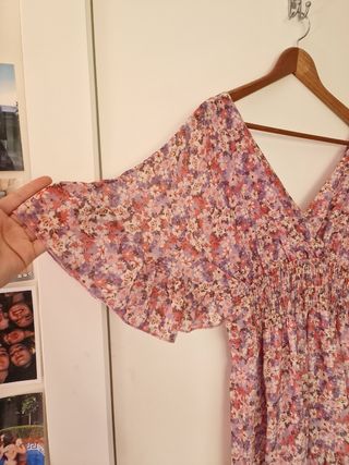 Vestido de flores rosa vaporoso