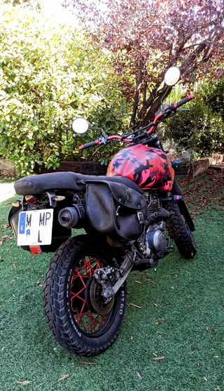 Moto Scramble Tracker. xt Yamaha. oferta cambio