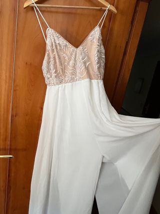 Mono beige y blanco