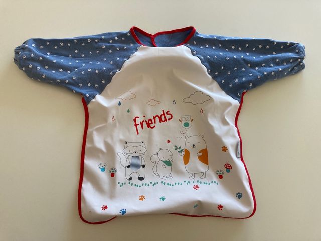 babero con mangas 2 años